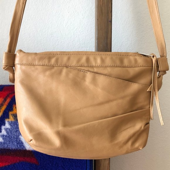 ERIN TEMPLETON TGIF Shoulder / Crossbody Bag in Soft Tan Recycled Leather - Picture 2 of 9